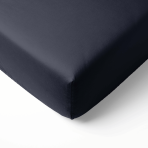 Satininė paklodė su guma „Dark Grey Sateen“. Paklodės su guma 160x200, 90x200 cm, 140x200 cm, 160x200 cm, 180x200 cm. Grafito pilkumo paklodė su guma ir subtiliu melsvu pustoniu. Satininė paklodė su guma „Dark Grey Sateen“. Paklodės su guma 160x200, 90x200 cm, 140x200 cm, 160x200 cm, 180x200 cm. Grafito pilkumo paklodė su guma ir subtiliu melsvu pustoniu.