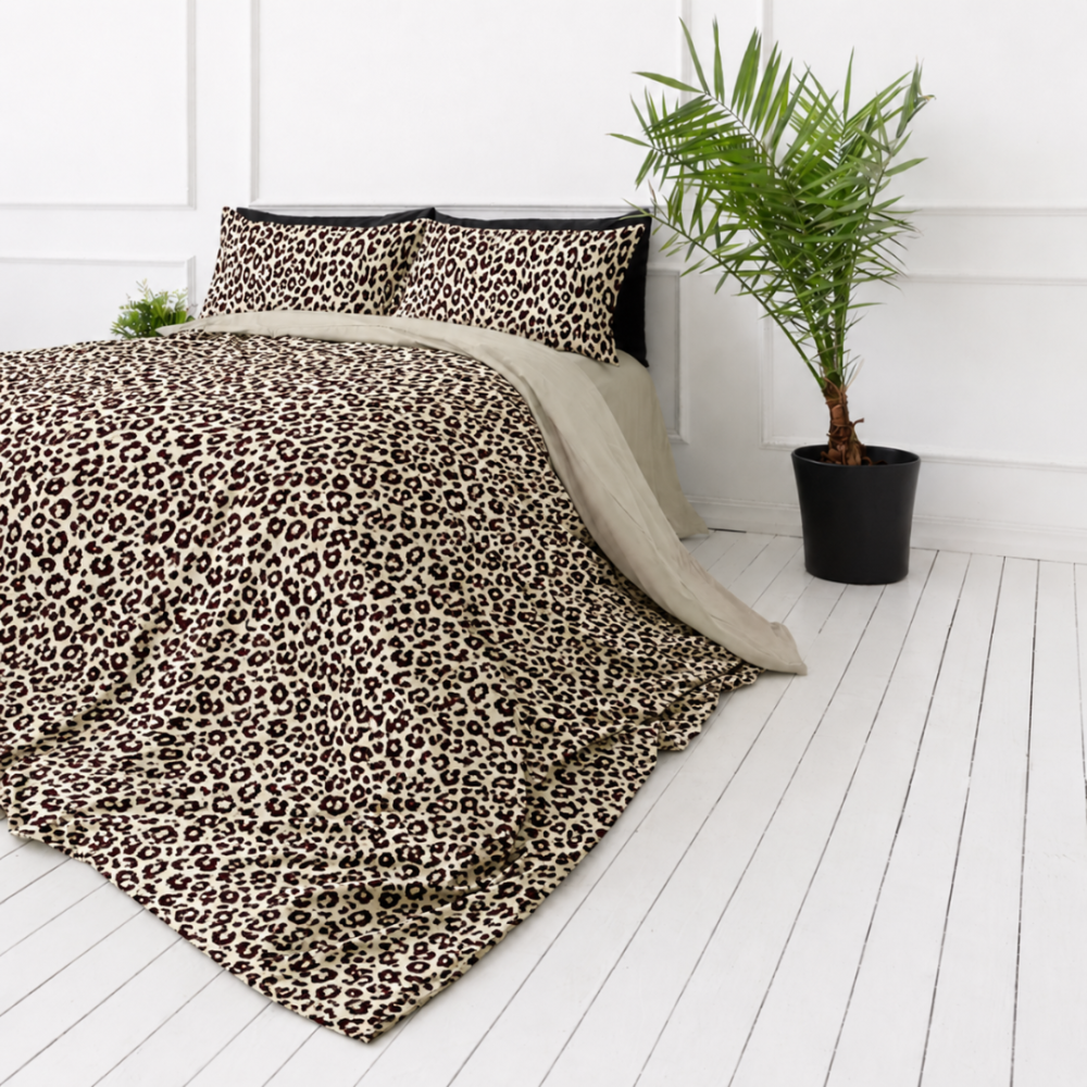 Satino patalynės komplektas „Exotic Leopard“. Raštuota patalynė, 140x200 cm, 200x200 cm, 200x220 cm. Smėlio spalvos patalynės komplektas su juodai rudais leopardo motyvais Satino patalynės komplektas „Exotic Leopard“. Raštuota patalynė, 140x200 cm, 200x200 cm, 200x220 cm. Smėlio spalvos patalynės komplektas su juodai rudais leopardo motyvais