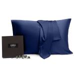 Šilkinis pagalvės užvalkalas „Indigo“. Šilkiniai pagalvių užvalkalai . Tamsiai mėlynas šilkinis užvalkalas, švelnus ir elegantiškas, skirtas vėsiam ir prabangiam miegui.