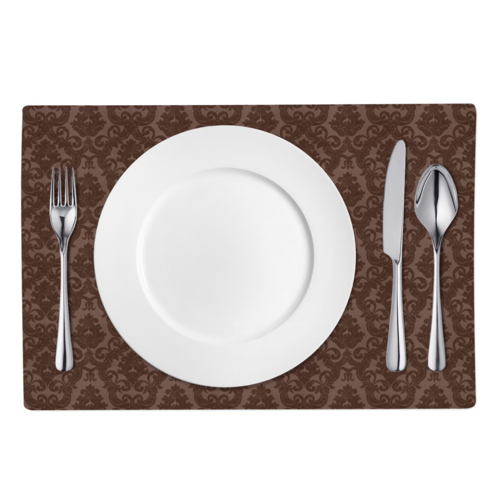 Stalo padėkliukai „Brown baroque placemat“ 1 vnt.. Lininės staltiesės, 30x45 cm. Stalo padėklas iš poliestero, puikiai išlaikantis formą ir lengvai prižiūrimas.