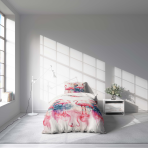 Vaikiška patalynė „Flamingo Paradise“. Vaikiška patalynė, 140x200 cm. Gėlės ir tropiniai palmės kartu su flamingais sukuria šiltą ir linksmybėmis alsuojantį dizainą, puikiai tinkančią vaikų miegamajam.
