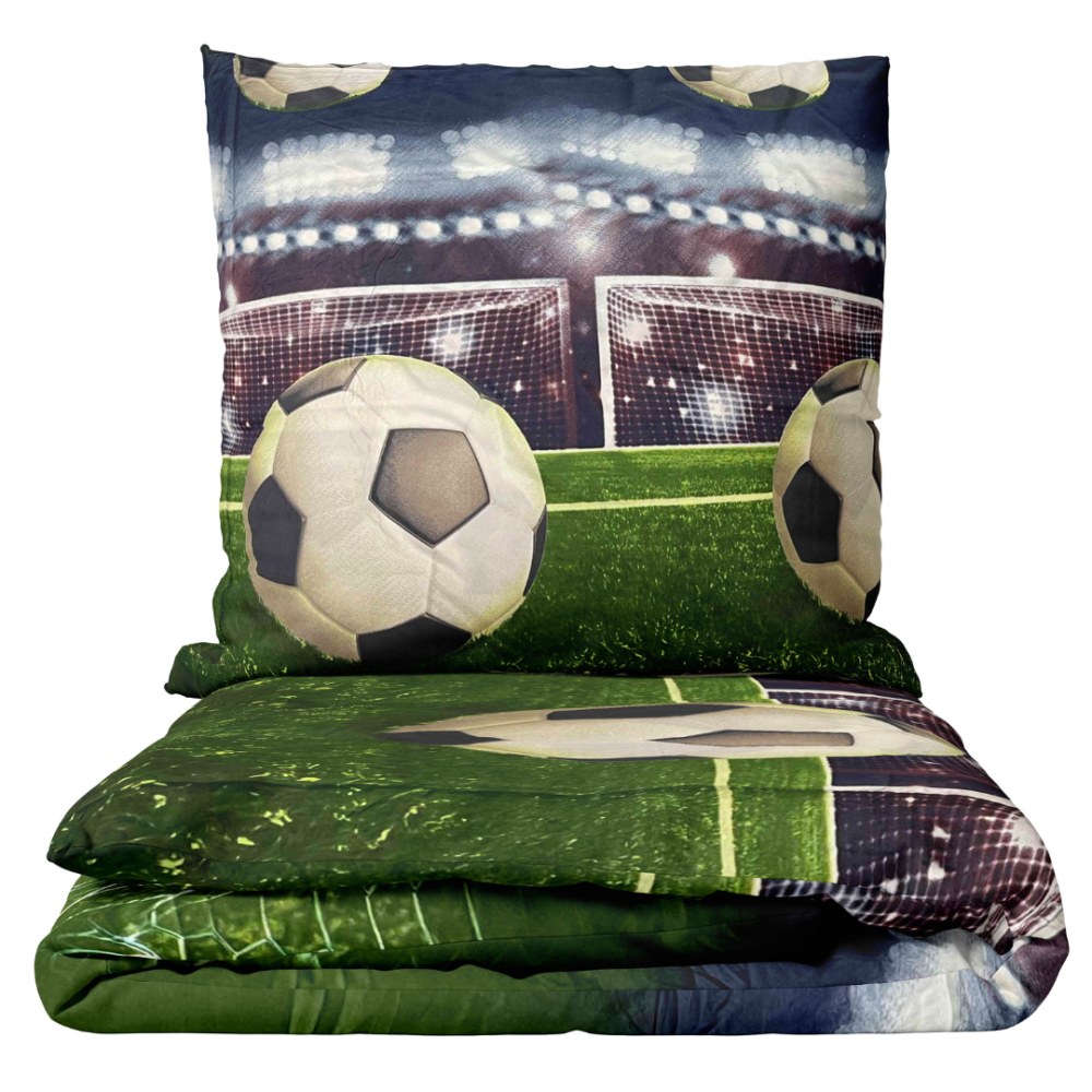 Vaikiška patalynė „Ultimate Goal“. Vaikiška patalynė, 140x200 cm. Futbolo kamuoliai ir vartai su stadiono apšvietimu – žaismingas ir energingas dizainas vaikams.