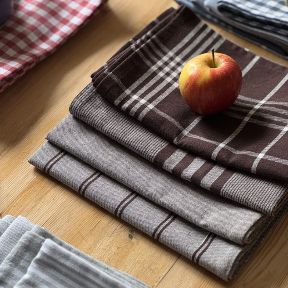 Virtuviniai rankšluosčiai „Urban Kitchen Towel“. Virtuviniai rankšluosčiai. Virtuvinis rankšluostis su pilku pagrindu ir rudomis linijomis