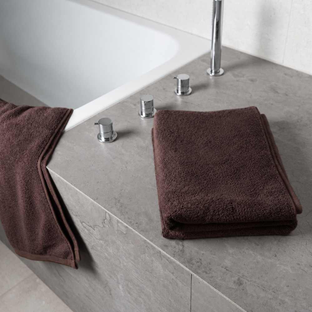 Vonios rankšluostis „Brown towel“, 70x140 cm. Šokoladinės rudos spalvos sulankstytas rankšluostis Vonios rankšluostis „Brown towel“, 70x140 cm. Šokoladinės rudos spalvos sulankstytas rankšluostis