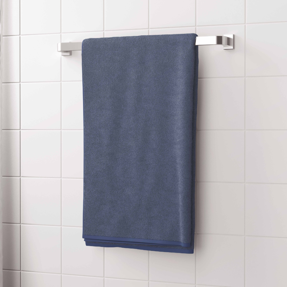 Vonios rankšluostis „Dark Grey Softness“, 70x140 cm. Gilaus pilko atspalvio rankšluostis be raštų