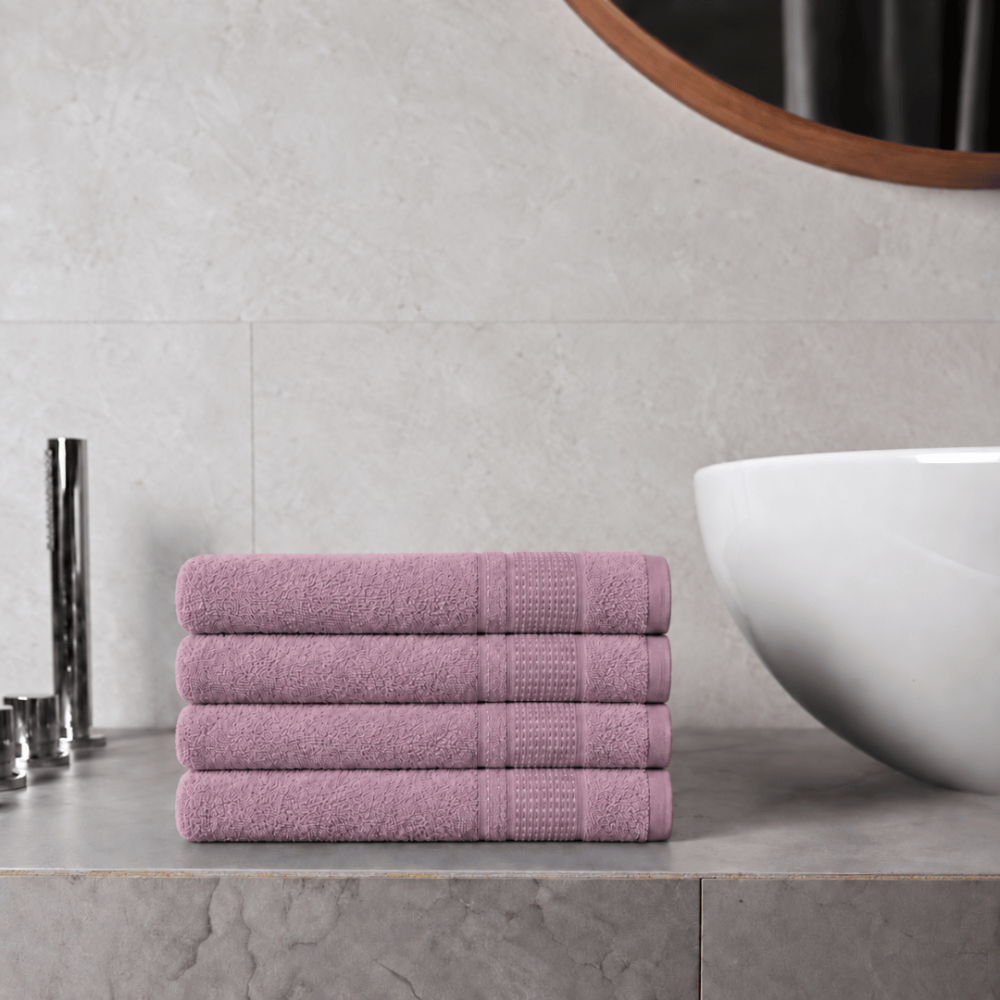 Vonios rankšluostis „Royal Grape towel“, 70x140 cm. Švelnios violetinės spalvos vonios rankšluostis su dekoratyvine dryžuota juosta. Vonios rankšluostis „Royal Grape towel“, 70x140 cm. Švelnios violetinės spalvos vonios rankšluostis su dekoratyvine dryžuota juosta.