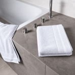 Vonios rankšluostis „Royal White towel“, 70x140 cm. Baltas vonios rankšluostis su tekstūriniu paviršiumi ir dekoratyviniu apvadu. Vonios rankšluostis „Royal White towel“, 70x140 cm. Baltas vonios rankšluostis su tekstūriniu paviršiumi ir dekoratyviniu apvadu.